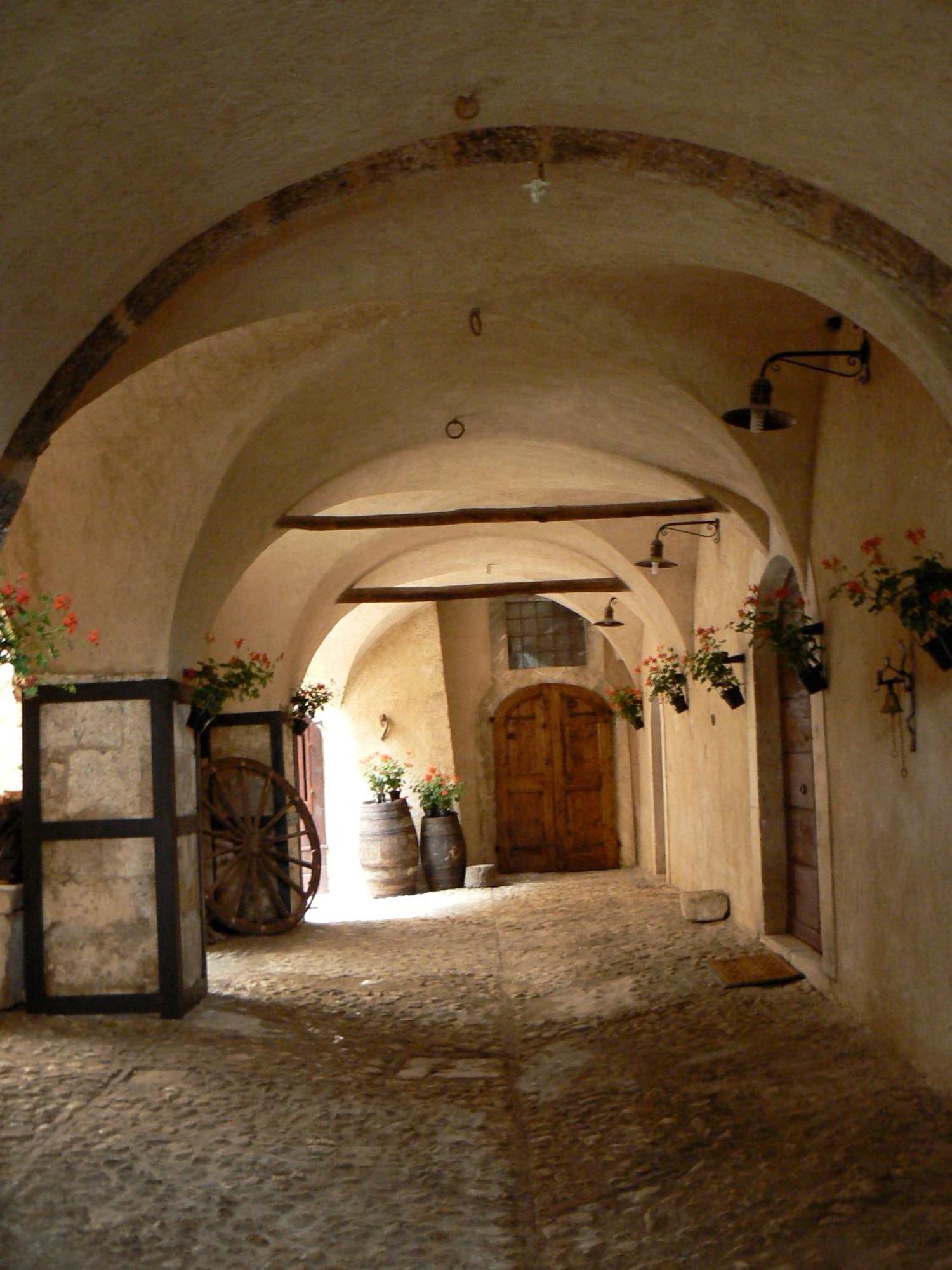 Residence Il Palazzo Santo Stefano Di Sessanio Exterior foto