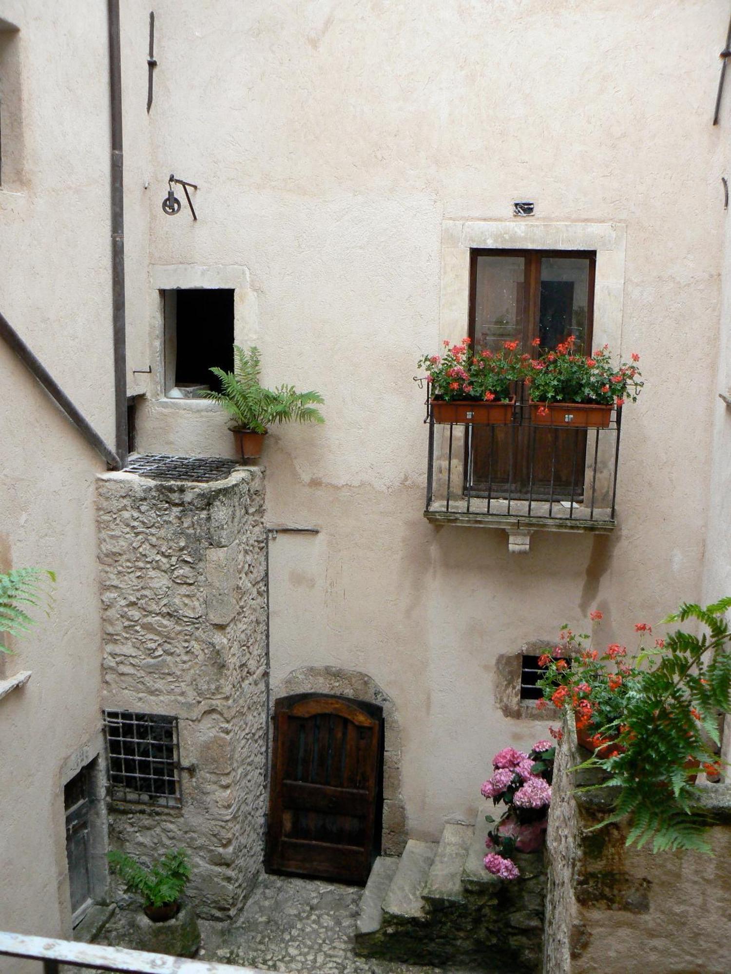 Residence Il Palazzo Santo Stefano Di Sessanio Exterior foto